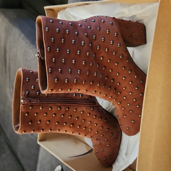 NIB Lucky Brand Wesson Studded Booties - Picture 3 of 4